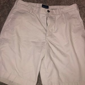 men’s khaki shorts